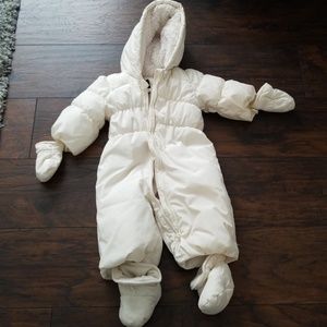 Gap snow suit 6-12 months